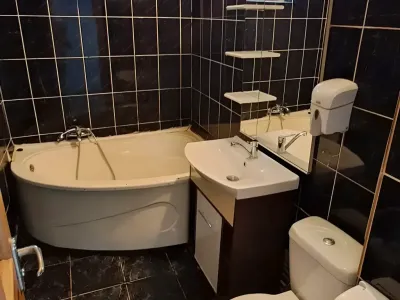 baie utilată complet cu lavoar apartament inchiriere Sector 6, București